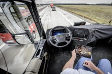 Daimler-Future-Trucks-Autonomous-Trucks-all-Set-for-2025-5.jpg